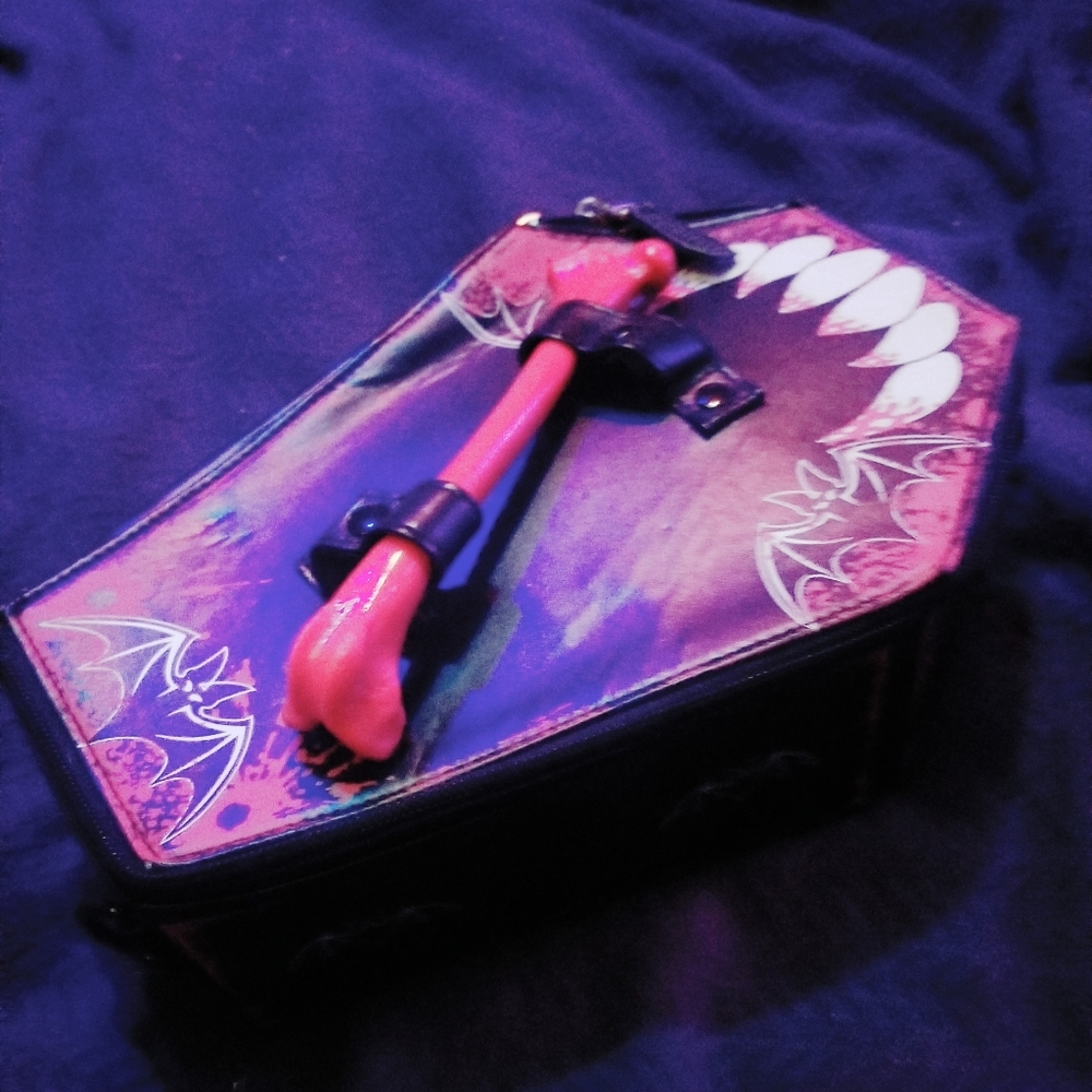 Coffin purse